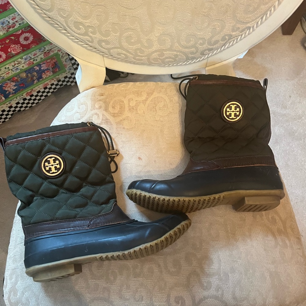 Tory Burch quilted duck boot 8 - Picture 1 of 6